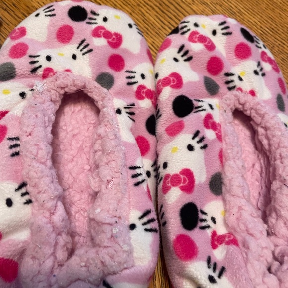 Sanrio Hello Kitty Pink House Slipper and Boba Tea Socks Bundle - Picture 2 of 9